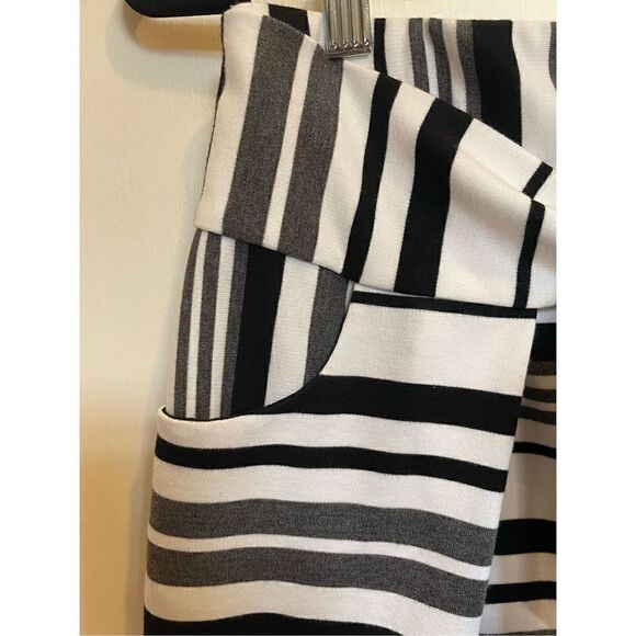 🔴 CAbi Small Grandstand Skirt #5185 Black White & Gray with Pockets - Picture 7 of 12